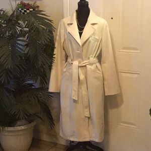 Warm egg shell white Coat 🌸💕